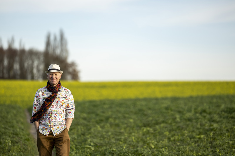 Portrait du compositeur belge Hughes Maréchal dans la nature
